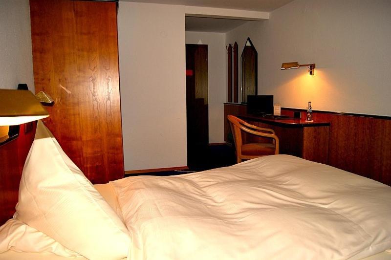 פרוידנשטאדט Hotel Restaurant Baeren מראה חיצוני תמונה