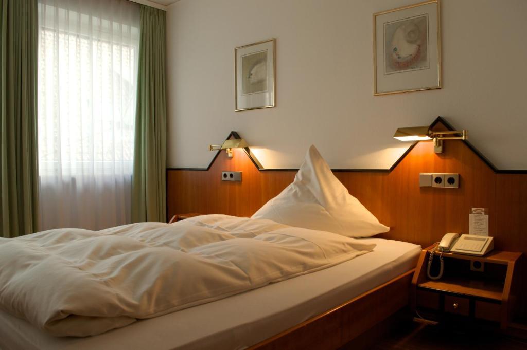 פרוידנשטאדט Hotel Restaurant Baeren מראה חיצוני תמונה