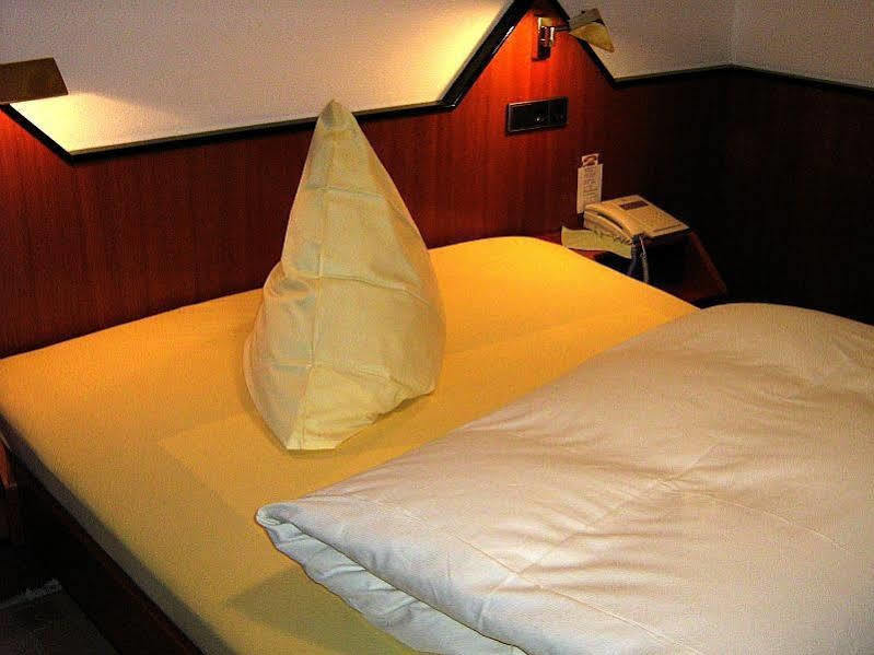 פרוידנשטאדט Hotel Restaurant Baeren מראה חיצוני תמונה